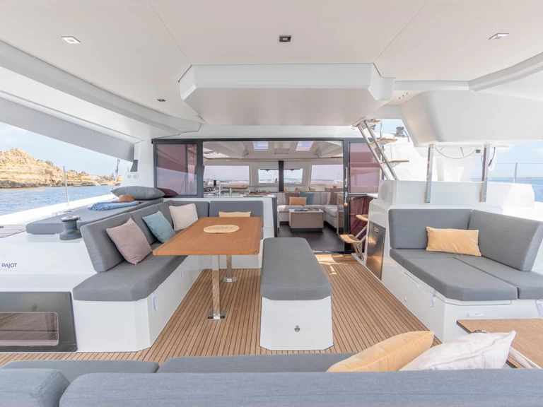 Alquiler Catamarán Fountaine Pajot con o sin  título de navegación