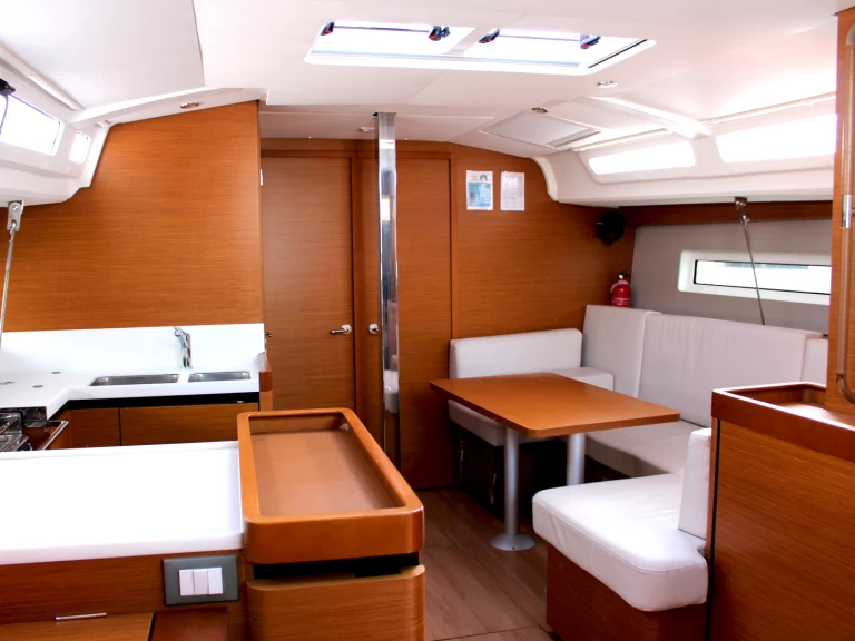 Alquiler de embarcaciones Jeanneau Sun Odyssey 440 enEl Pireo en Samboat