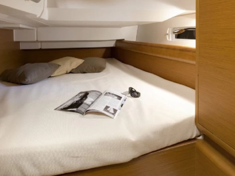 Alquiler de embarcaciones Jeanneau Sun Odyssey 419 enAo Po en Samboat