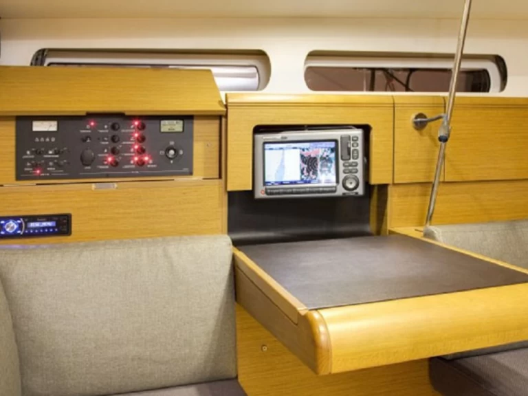 Alquiler Velero Jeanneau con o sin  título de navegación