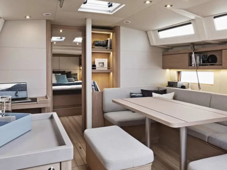 Alquiler de embarcaciones Bénéteau Oceanis 461 enMarina (Ciudad) en Samboat