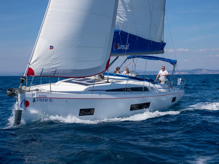Alquiler de Bénéteau Oceanis 46.1 en Marina (Ciudad)