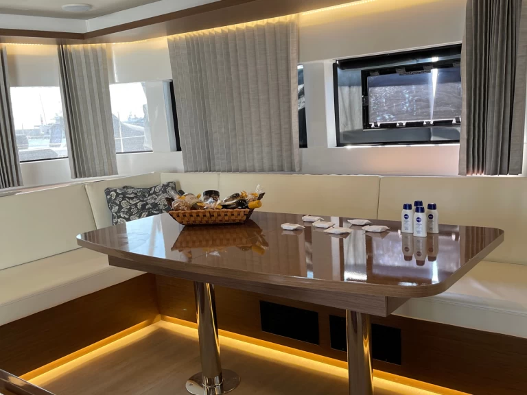 Lagoon Lagoon 50 de alquiler a Álimos