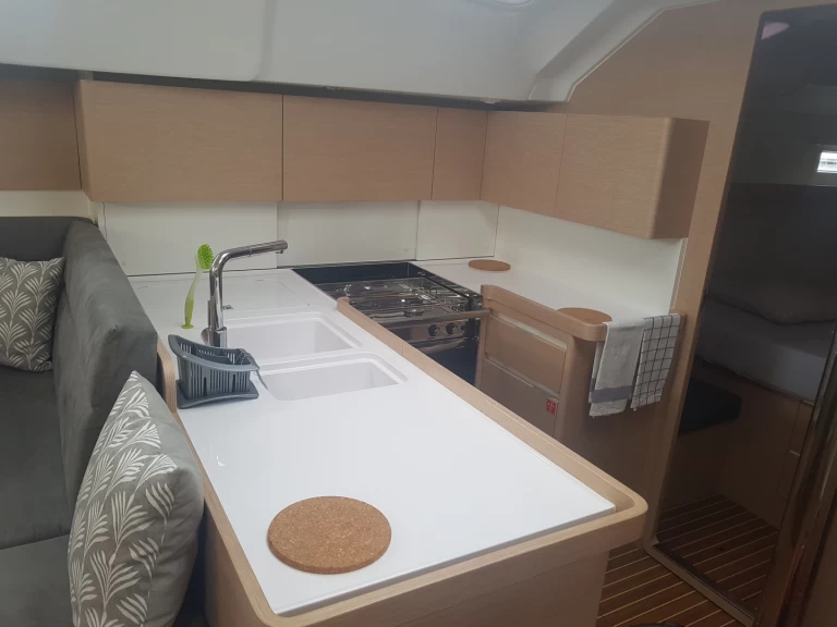 Alquiler de Elan Impression 50 en Pirovac