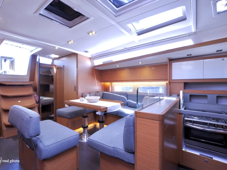 Alquiler de barcos Puntone barato de Dufour 530