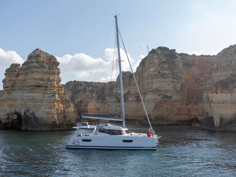 Alquiler de Catamarán, con o sin patrón Fountaine Pajot Taranto