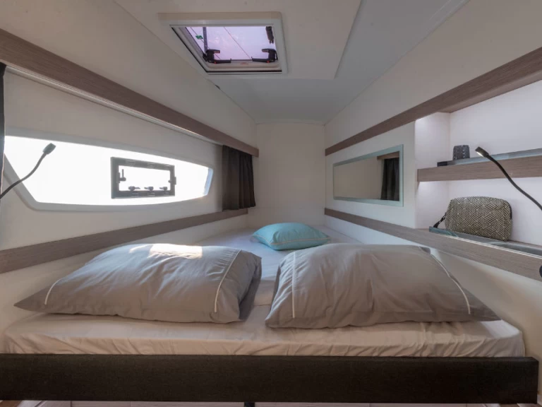 Alquiler de embarcaciones Fountaine Pajot Isla 40 enTaranto en Samboat