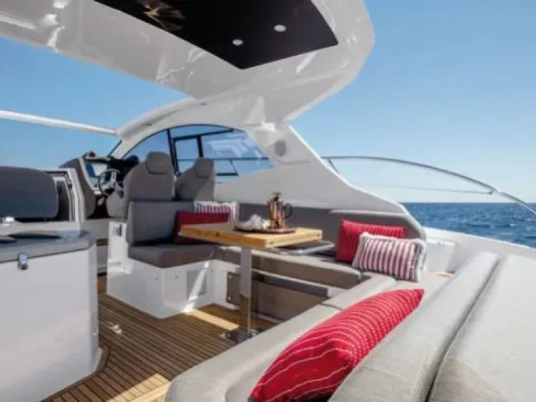 Alquiler de Azimut Azimut Atlantis 45 en Split