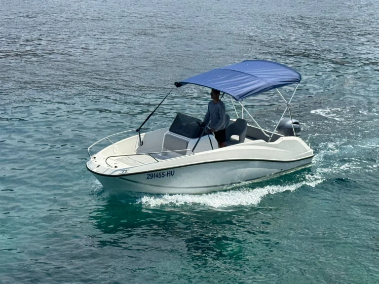 Alquiler de Quicksilver Activ 555 Open en Hvar