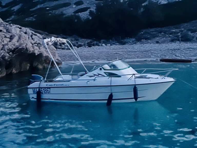 Alquiler de B2 Marine Cap Ferret 550 en Marsella