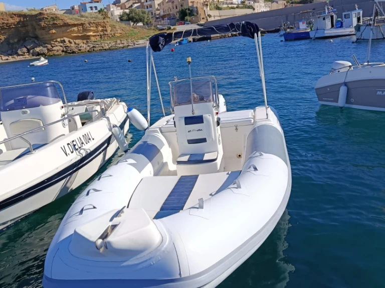 Alquiler de embarcaciones Altamarea Wave 19 enTrappeto en Samboat