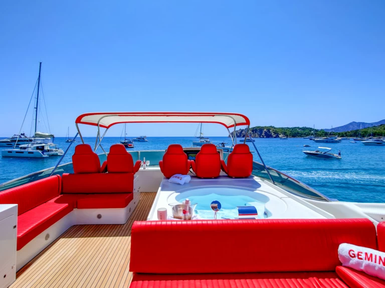 Alquiler de embarcaciones GEMINIS Astondoa 82 enIbiza (Ciudad) en Samboat