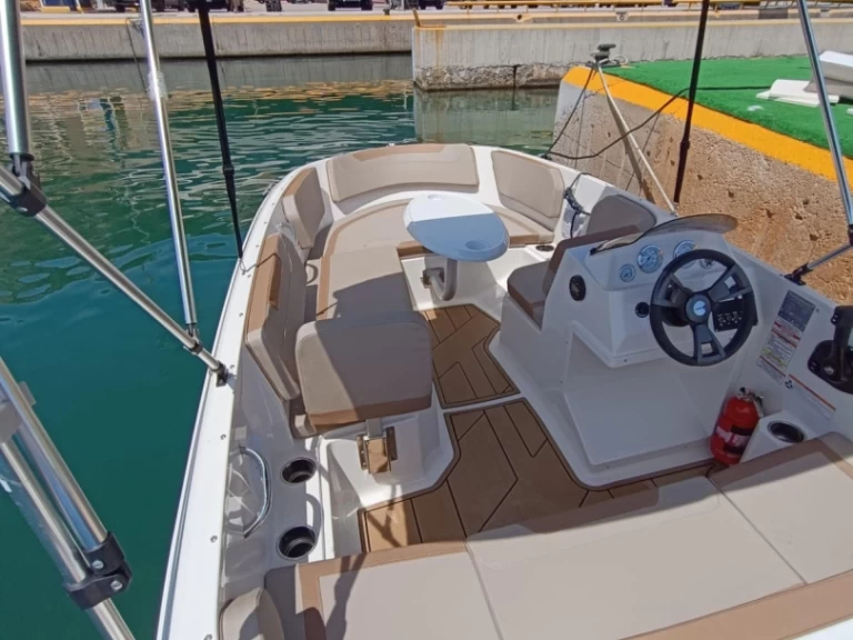 Alquiler de Quicksilver Activ 475 Axess en Altea