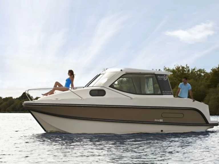 Alquiler de embarcaciones Sedan Primo enJoigny en Samboat