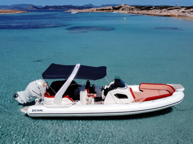 Alquiler de Neumática, con o sin patrón Zodiac Marina Ibiza