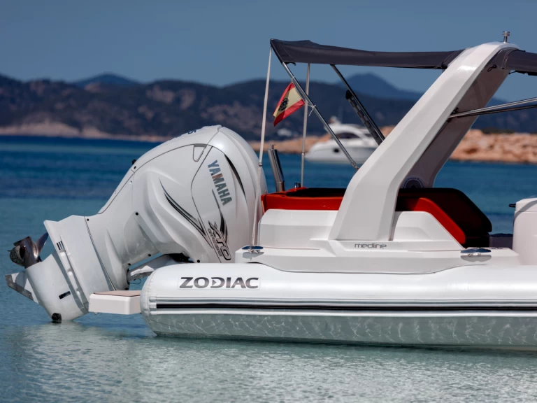 Alquiler Neumática Zodiac con o sin  título de navegación