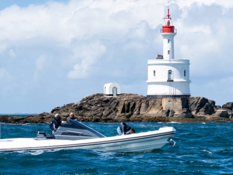 Alquiler de embarcaciones Lomac 10.5 Gran Turismo  enLa Trinité-sur-Mer en Samboat