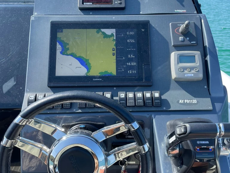 Alquiler Neumática Lomac con o sin  título de navegación