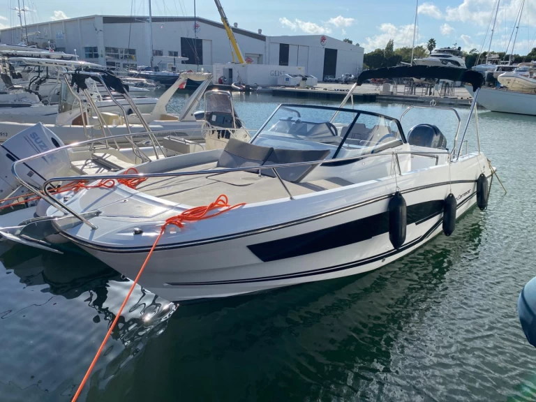 Alquiler de barcos Port des Marines de Cogolin barato de Cap Camarat 7.5 WA