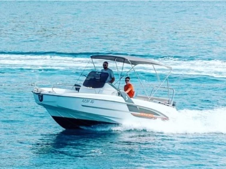 Alquiler de embarcaciones Bénéteau Flyer 6.6 SPACEdeck enTrogir en Samboat