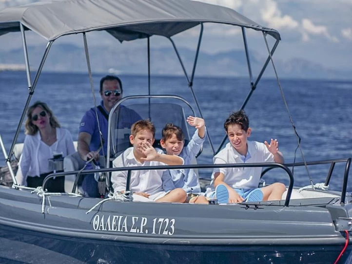 Alquiler de Karel Ithaca 550 en Rhodes (Ciudad)