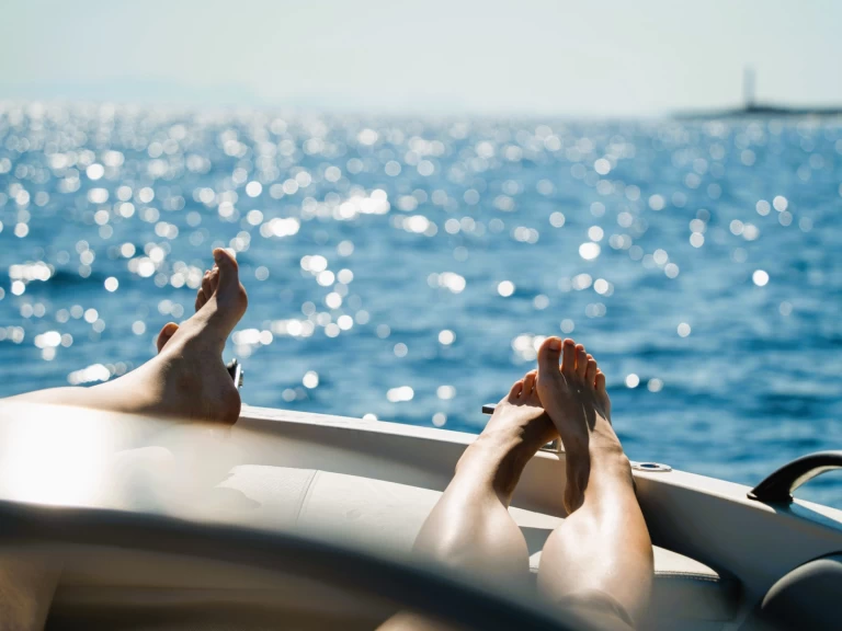 Alquiler Lancha Polyester Yacht con o sin  título de navegación