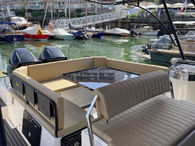 Alquiler de embarcaciones Beacher Beacher V10.2 Croisière enGrand Piquey en Samboat