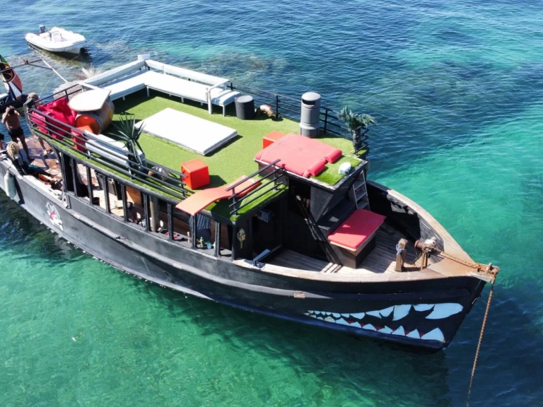 Alquiler Lancha Custom Made con o sin  título de navegación