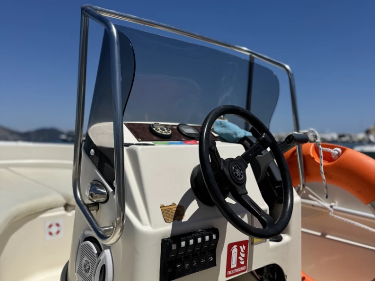 Alquiler de embarcaciones Ranieri Azzura enZante en Samboat