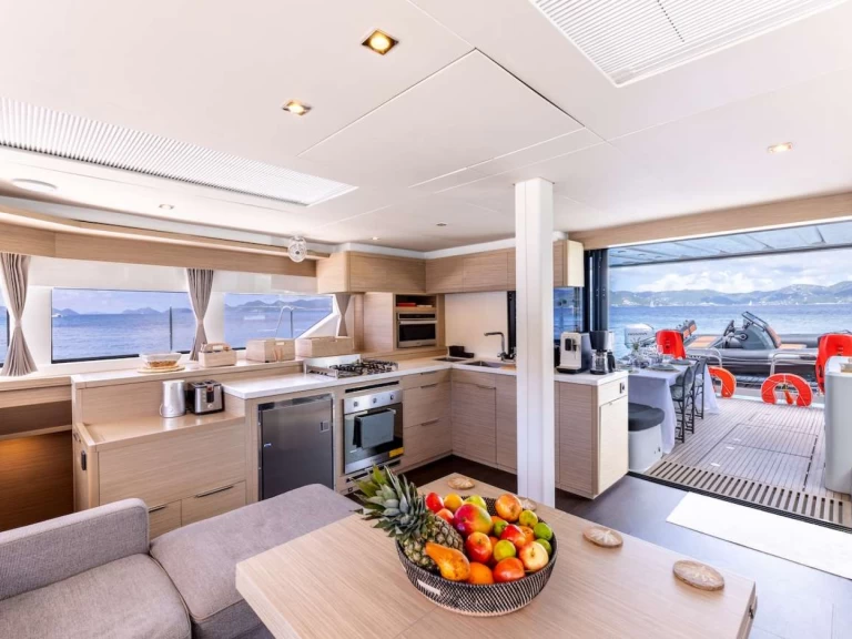 Lagoon VALINOR (Mediterranean) de alquiler a Néa Péramos