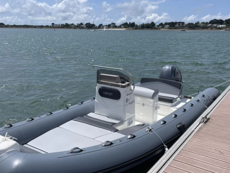 Alquiler Neumática Lomac con o sin  título de navegación