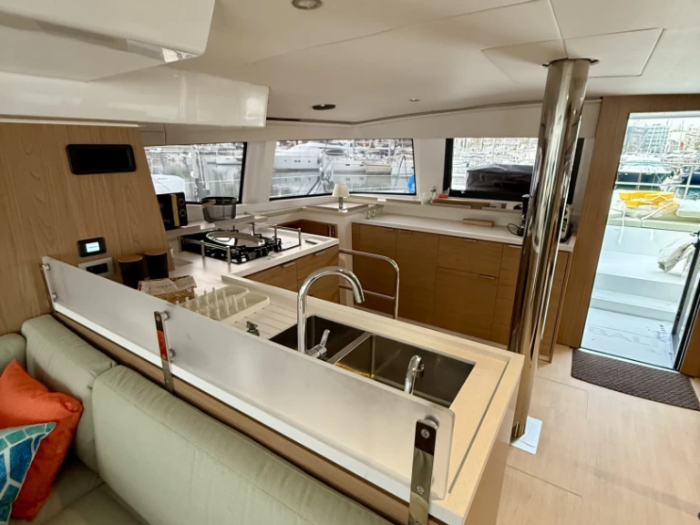 Catamarán para alquilar Paros (Isla) al mejor precio