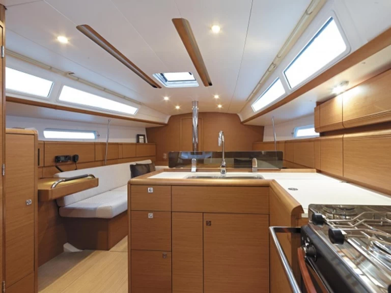 Jeanneau Sun Odyssey 389 de alquiler a Lefkáda