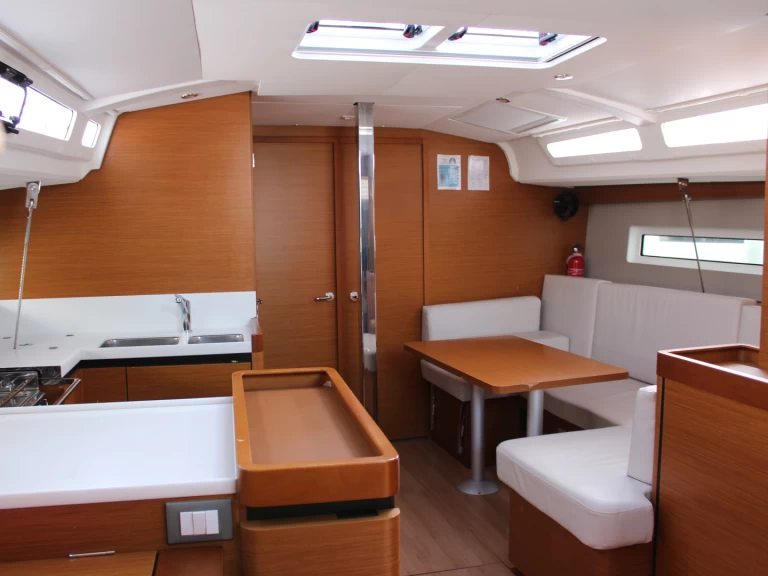 Alquiler de Jeanneau Sun Odyssey 440 en Saint George