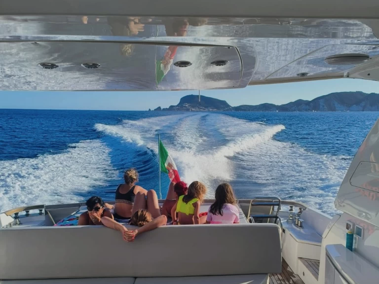 Yate de lujo para alquilar Porto Badino al mejor precio