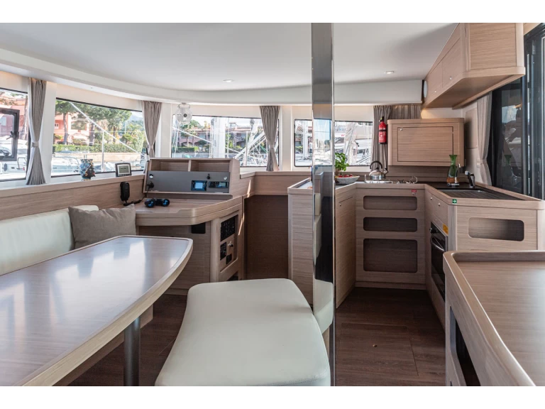 Lagoon Lagoon 42 de alquiler a Furnari