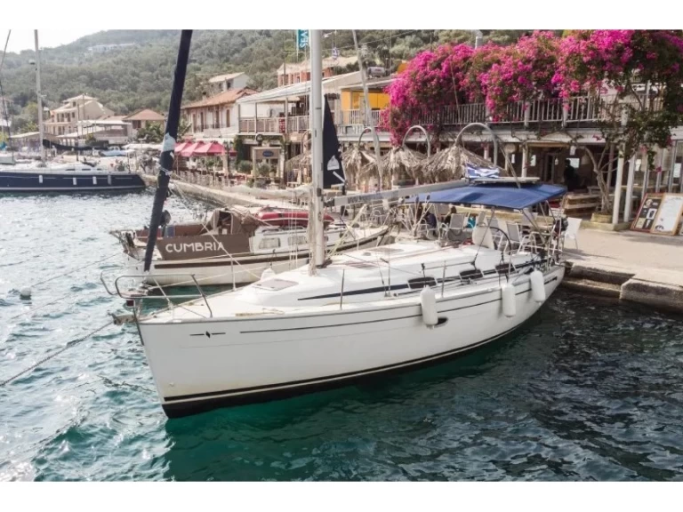 Velero para alquilar Nikiána al mejor precio