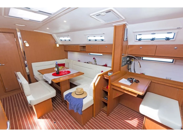 Alquiler de Velero, con o sin patrón Bavaria Nikiána