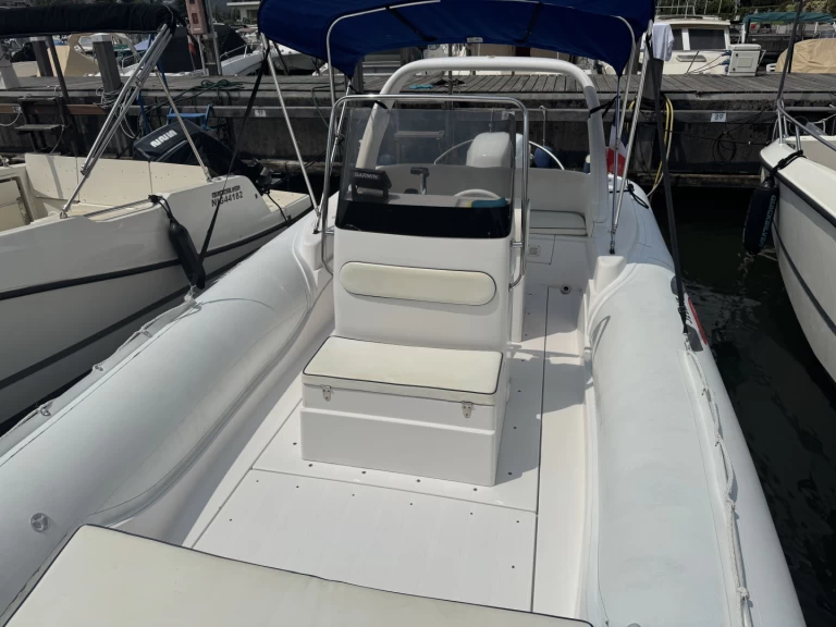 Alquiler Neumática Selva con o sin  título de navegación