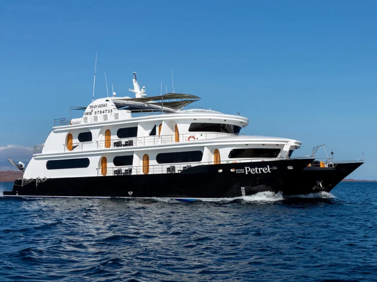  Power Cat - Petrel Cabin de alquiler a Baltra Island