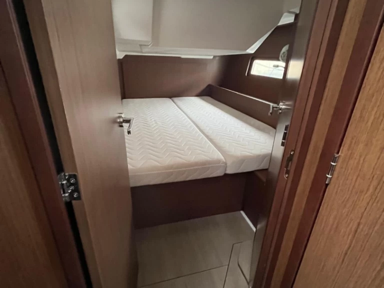 Alquiler de barcos Furnari barato de Oceanis 46.1