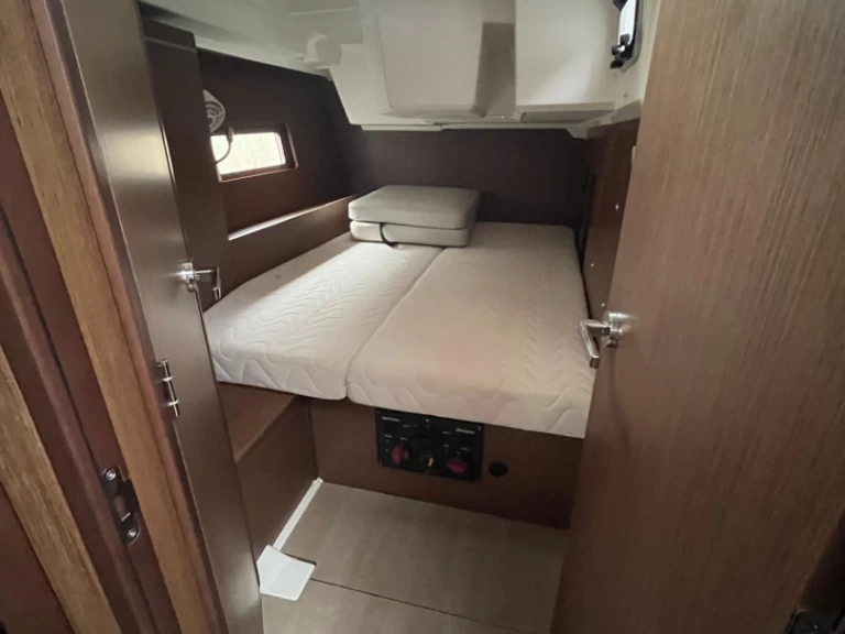 Alquiler de Velero, con o sin patrón Bénéteau Furnari