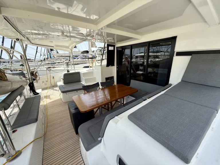 Alquiler de barcos Toúrlos barato de Lagoon 42