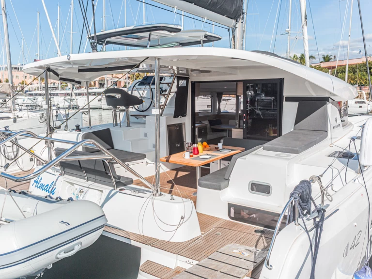 Alquiler de Catamarán, con o sin patrón Lagoon Furnari