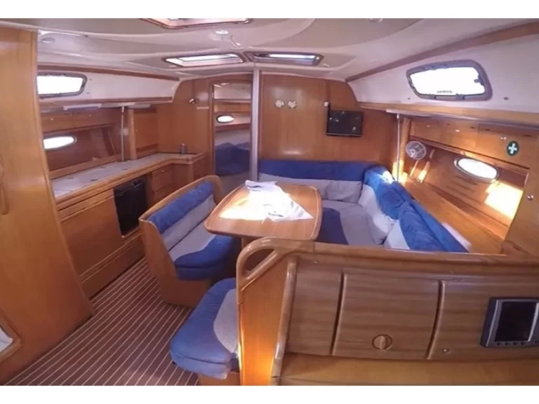 Alquiler de Velero, con o sin patrón Bavaria Nikiána