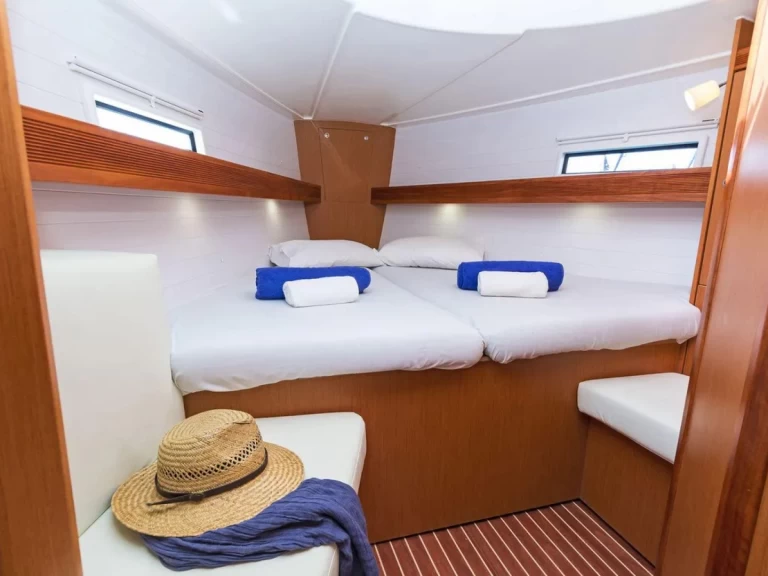 Alquiler de barcos Nikiána barato de Bavaria 40