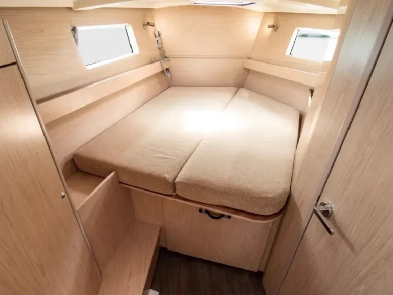 Alquiler de Velero, con o sin patrón Bénéteau Nikiána