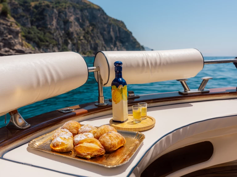 Tecnonautica Jeranto Classic de alquiler a Sorrento