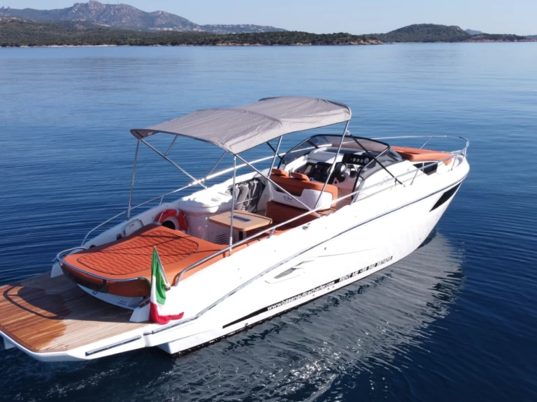 Alquiler de embarcaciones Cranchi Endurance 30 enPorto Cervo en Samboat