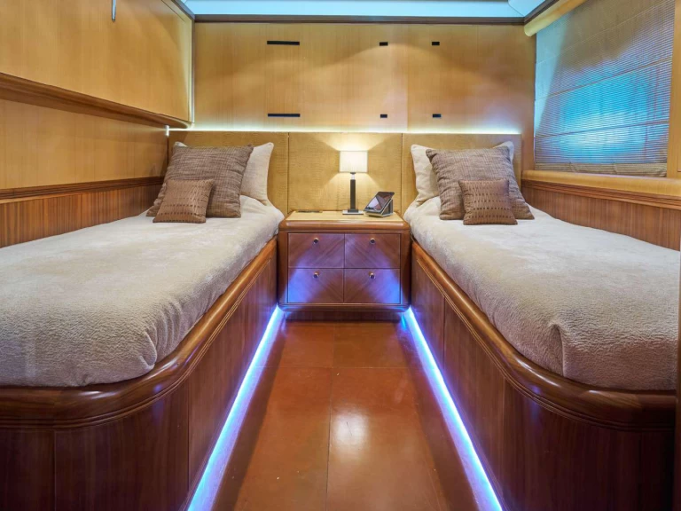 Alquiler de Yate de lujo, con o sin patrón Mangusta Sant Antoni de Portmany